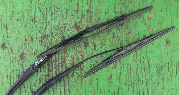 Fiat Punto (188) Front wiper blade arm