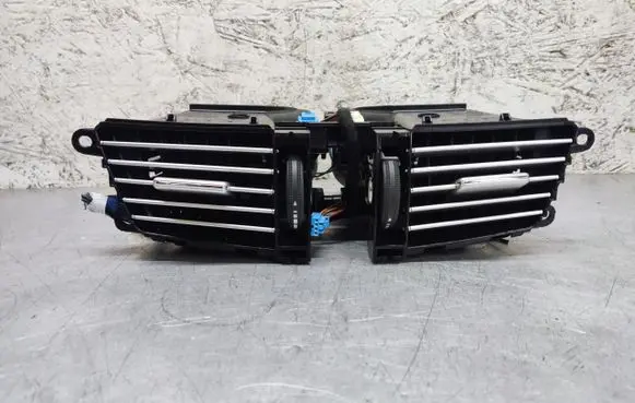 Mercedes-Benz E W212 Dash center air vent grill A2128302854