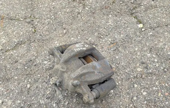 Honda CR-V Front brake caliper Y04264