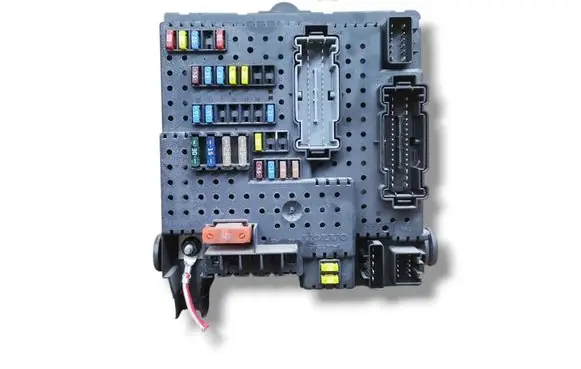 Volvo XC90 Fuse module 8676391 12217799 04W504