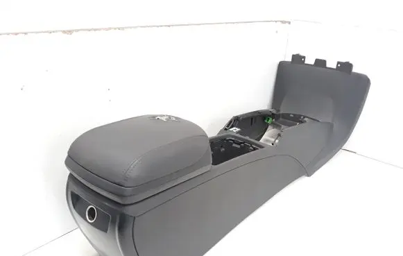 Volvo V50 Center console 8687408