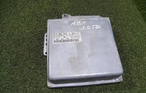 Mercedes-Benz C W202 Engine control unit/module A0245451132 0281001753
