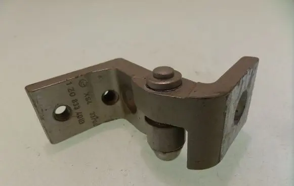 Skoda Octavia Mk2 (1Z) Rear door upper hinge 1Z0833401B