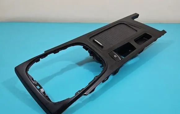 Glove box