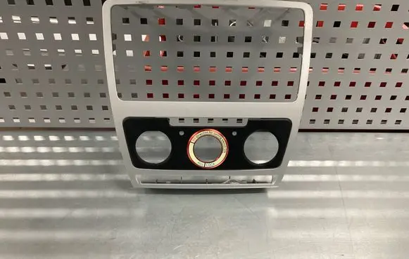 Radio/GPS head unit trim