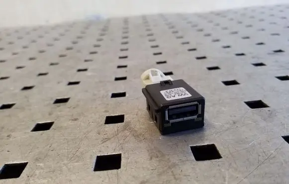 Skoda Octavia Mk3 (5E) USB socket connector 5Q0035726B