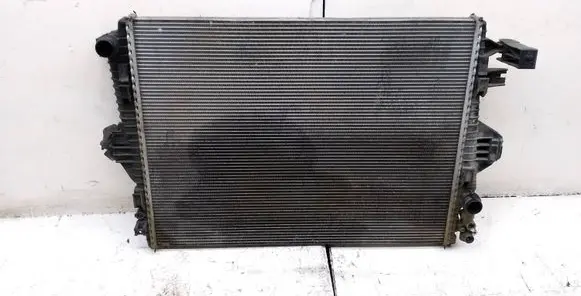 Volkswagen Touareg II Coolant radiator