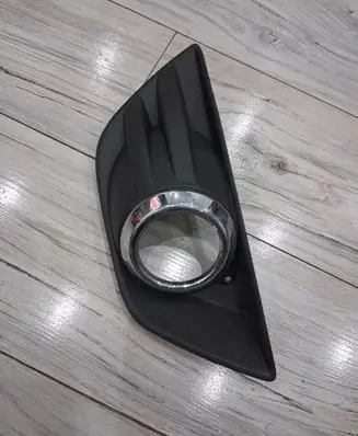 Ford Kuga I Front fog light trim/grill 8V4119952A