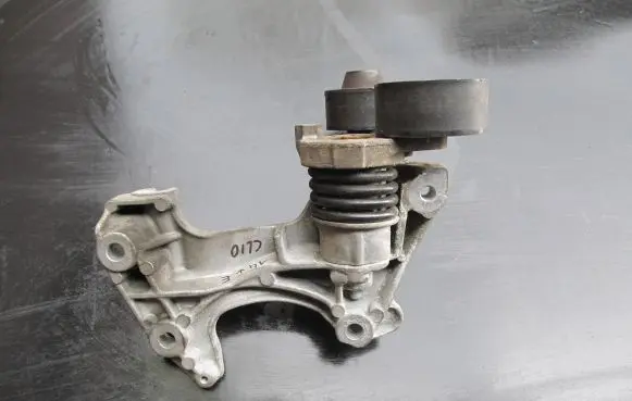 Renault Clio IV Generator/alternator bracket 117108063R