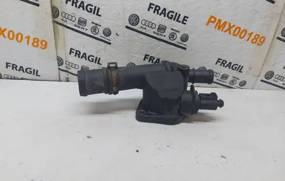 Volkswagen PASSAT B6 Engine coolant pipe/hose 03l121132