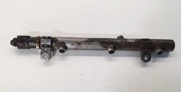 Mercedes-Benz Sprinter W906 Fuel distributor 6420700695