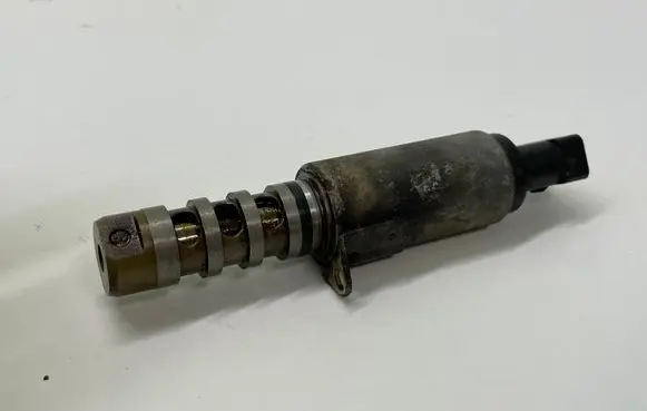 Audi A4 S4 B7 8E 8H Camshaft vanos timing valve 06E109257F