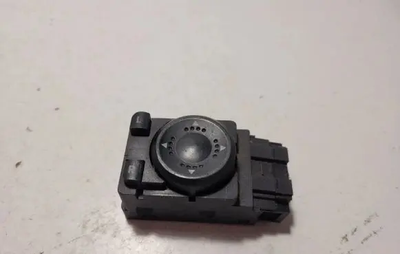 Volkswagen PASSAT B5 Wing mirror switch 3B1959565B PA66GF30