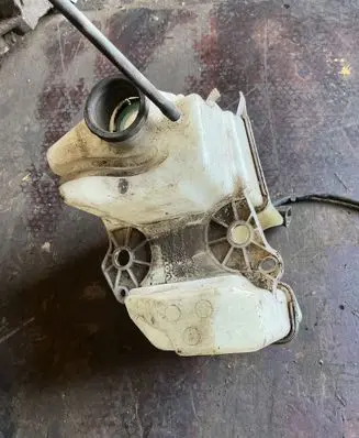 Volvo V70 Windshield washer fluid reservoir/tank 9178881