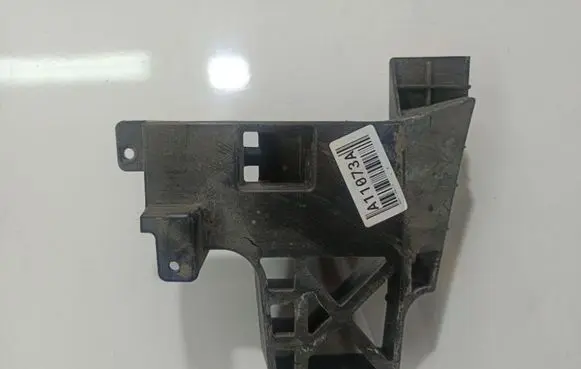 Mazda 3 I Front bumper mounting bracket 502A1