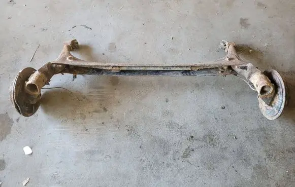 Toyota Corolla Verso E121 Rear axle beam 