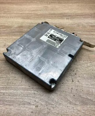 Toyota Avensis T270 Engine control unit/module ECU 8966105390 MB1757009401