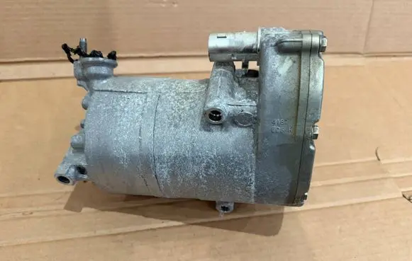 Volvo XC60 Air conditioning (A/C) compressor (pump) P32333863 32333863 T01349811468