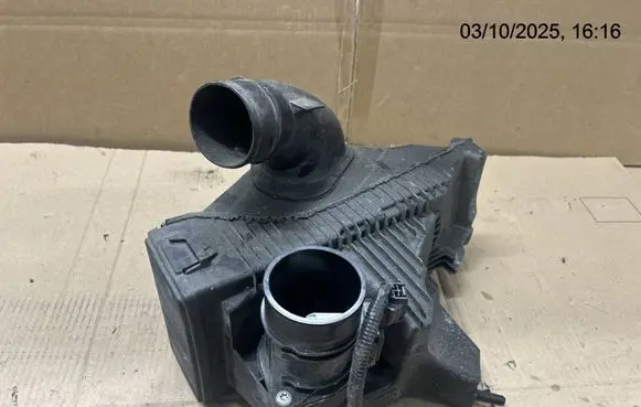 Nissan Juke I F15 Mass air flow meter 8200682558