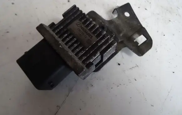 Ford C-MAX II Charging relay 