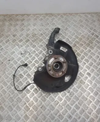 Land Rover Discovery 4 - LR4 Front wheel hub AH223K185AB