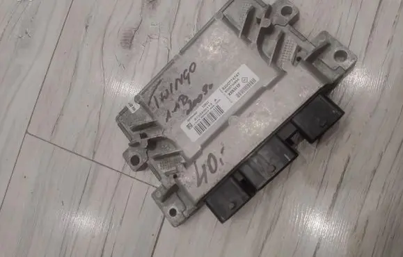 Renault Twingo I Engine control unit/module ECU 8200700695