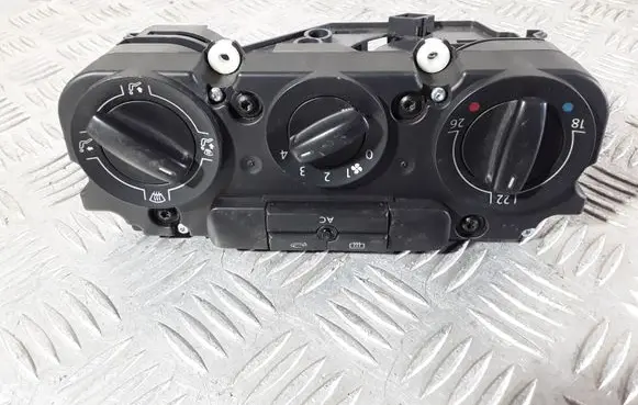 Volkswagen Golf V Climate control unit 1K1820045B 5HB00932201