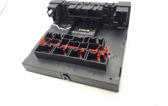 Volkswagen PASSAT CC Power management control unit 3C8937049E F005V00745