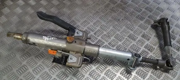 Opel Zafira B Steering wheel axle 13182345 2447E2506AV