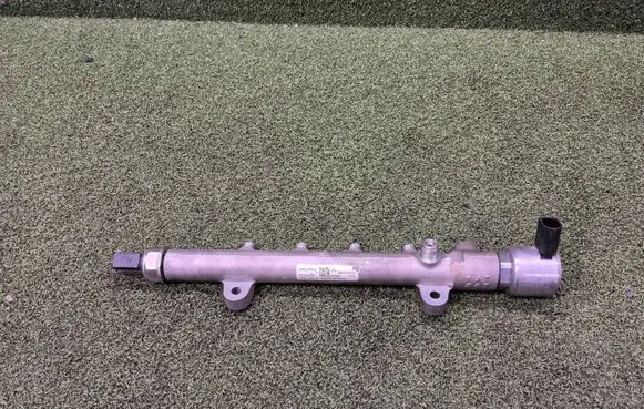 Mercedes-Benz E W212 Fuel main line pipe A6510700495 9307Z521A
