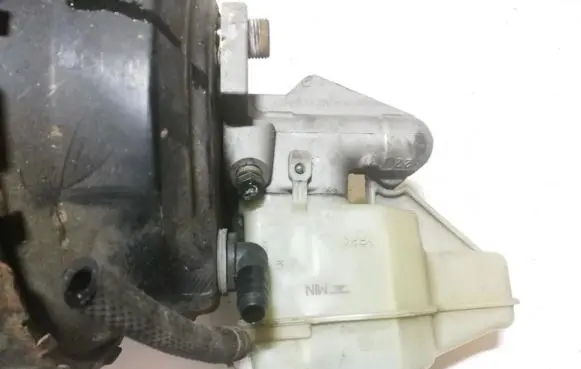 Volkswagen Golf V Master brake cylinder