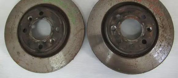 Renault Twingo II Front brake disc