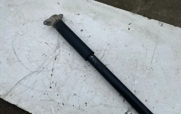 Ford Focus Rear shock absorber/damper 8V6118159AB 06070099