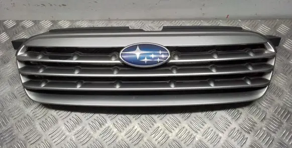 Subaru Outback Front bumper upper radiator grill 91121AG160