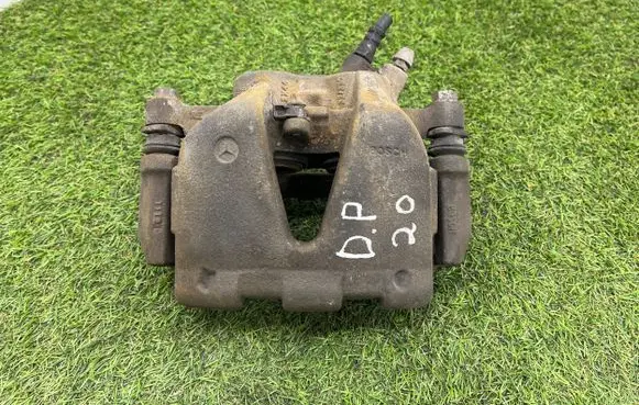 Mercedes-Benz GLK (X204) Front brake caliper