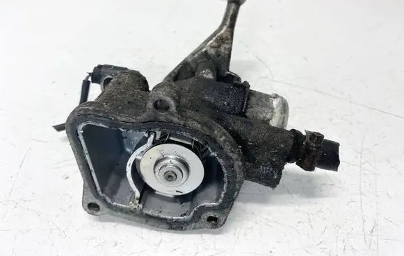 Engine coolant pipe/hose