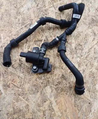 Porsche Macan (95B) Engine coolant pipe/hose 95B819373E