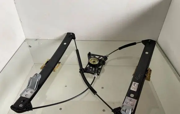 Audi Q2 - Front door electric window regulator 81A837462 4BWA001 02082019