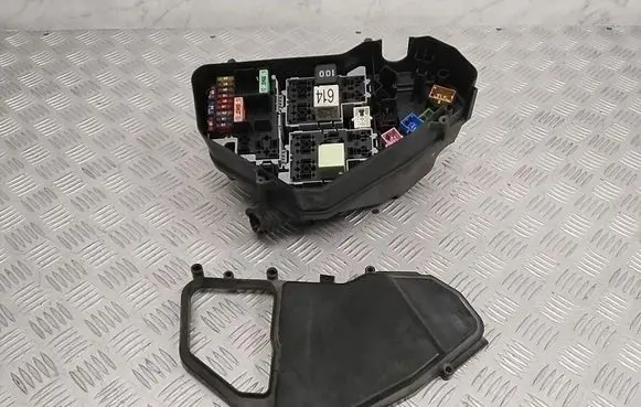 Porsche Cayenne (92A) Fuse module 7L0937576B