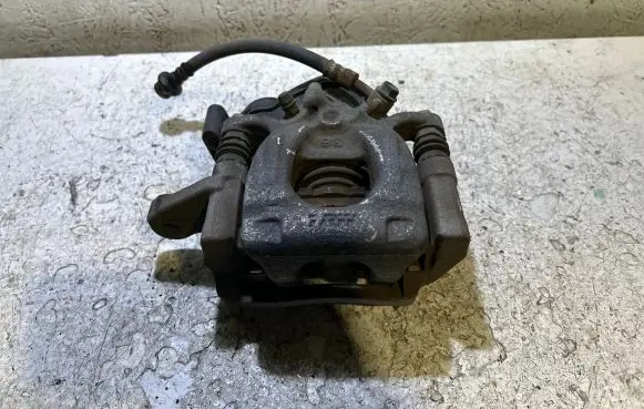 Nissan Qashqai Rear brake caliper