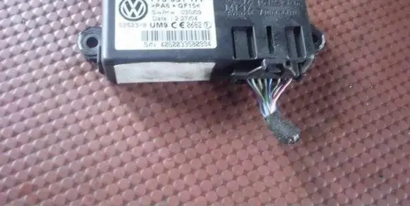 Volkswagen New Beetle Airbag deployment crash/impact sensor 1Y0951177
