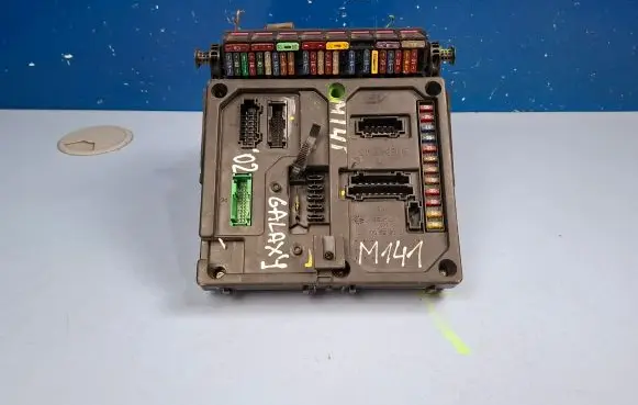 Ford Galaxy Fuse module 7M3962258L S110730200G