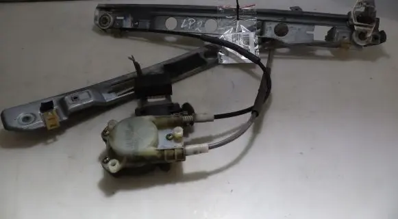 Front window lifting mechanism without motor