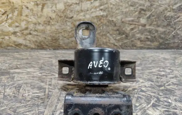 Engine mount bracket
