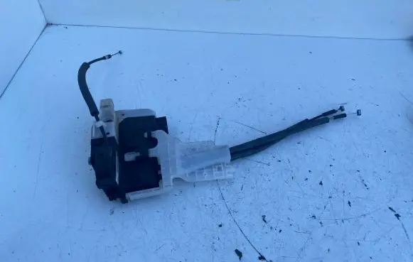 Hyundai ix35 Front door lock 813202Y000