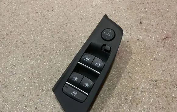 BMW 5 G30 G31 Electric window control switch 6832719