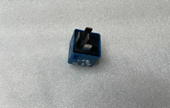 BMW 5 E39 Other relay 6915327