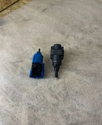Volkswagen Fox Brake pedal sensor switch 1J0927189E 07621 19322002
