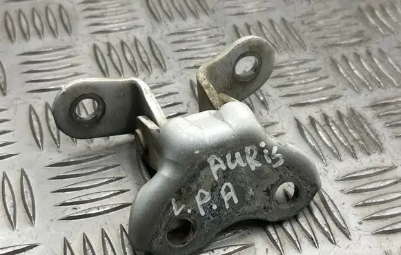 Toyota Auris E180 Front door lower hinge 