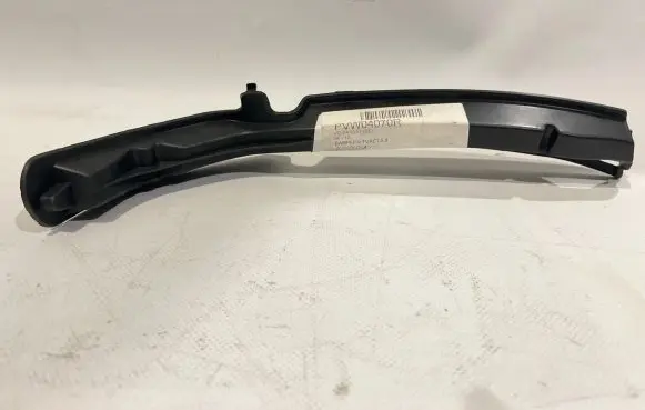 Volkswagen PASSAT B6 Bumper support mounting bracket corner PVW04070R 3C0807178